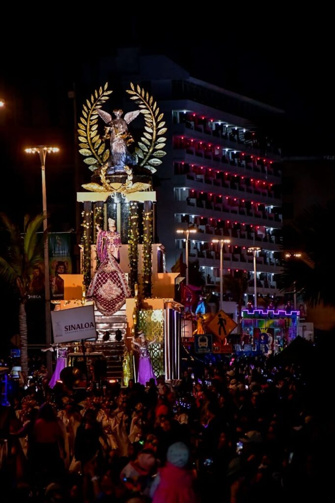 Regala Primer Desfile de Carros Alegóricos júbilo y magia a miles en el malecón / Foto Cortesía