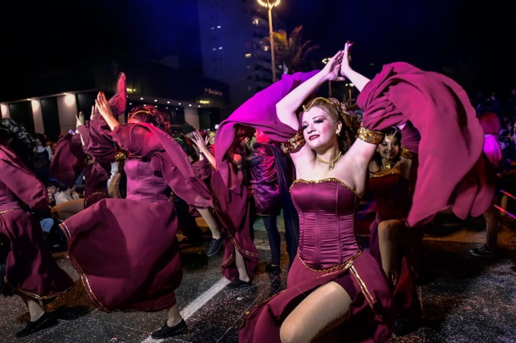 Regala Primer Desfile de Carros Alegóricos júbilo y magia a miles en el malecón / Foto Cortesía