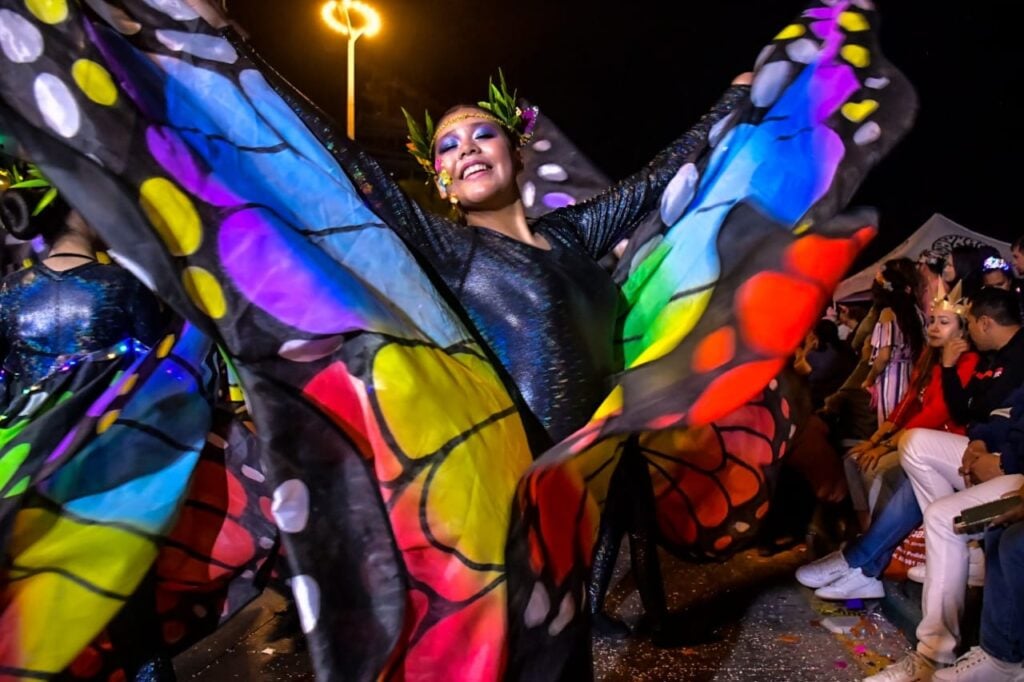 Regala Primer Desfile de Carros Alegóricos júbilo y magia a miles en el malecón / Foto Cortesía