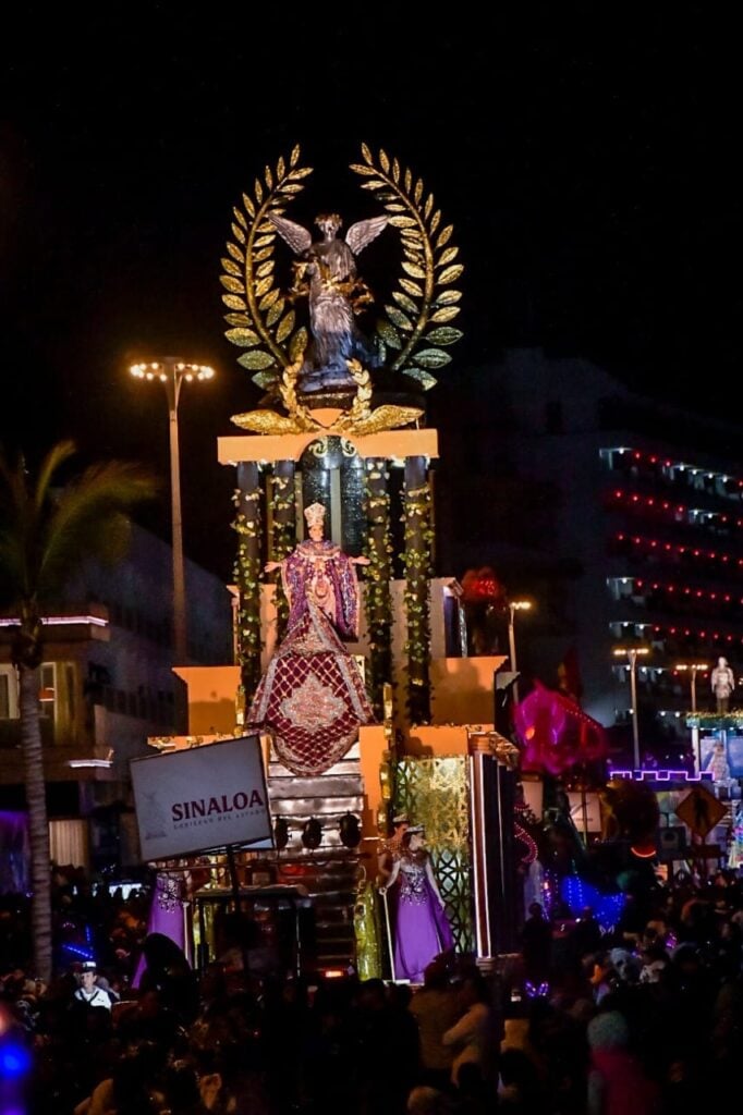 Regala Primer Desfile de Carros Alegóricos júbilo y magia a miles en el malecón / Foto Cortesía