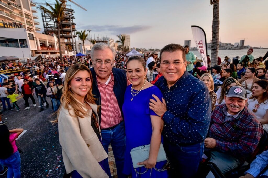 Regala Primer Desfile de Carros Alegóricos júbilo y magia a miles en el malecón / Foto Cortesía