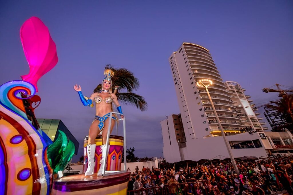 Regala Primer Desfile de Carros Alegóricos júbilo y magia a miles en el malecón / Foto Cortesía