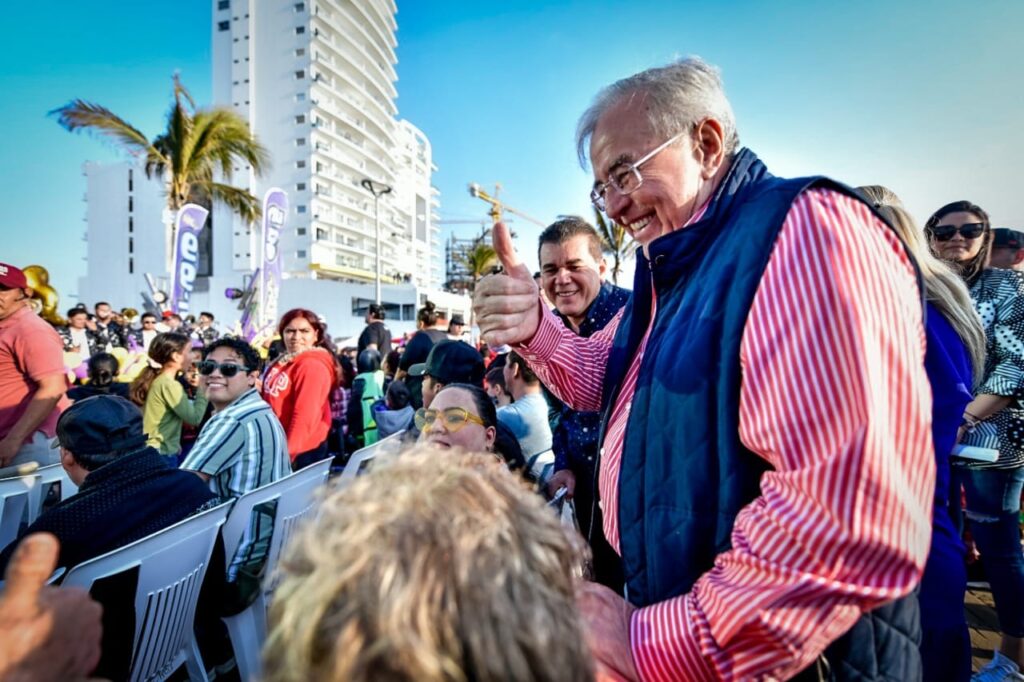 Regala Primer Desfile de Carros Alegóricos júbilo y magia a miles en el malecón / Foto Cortesía