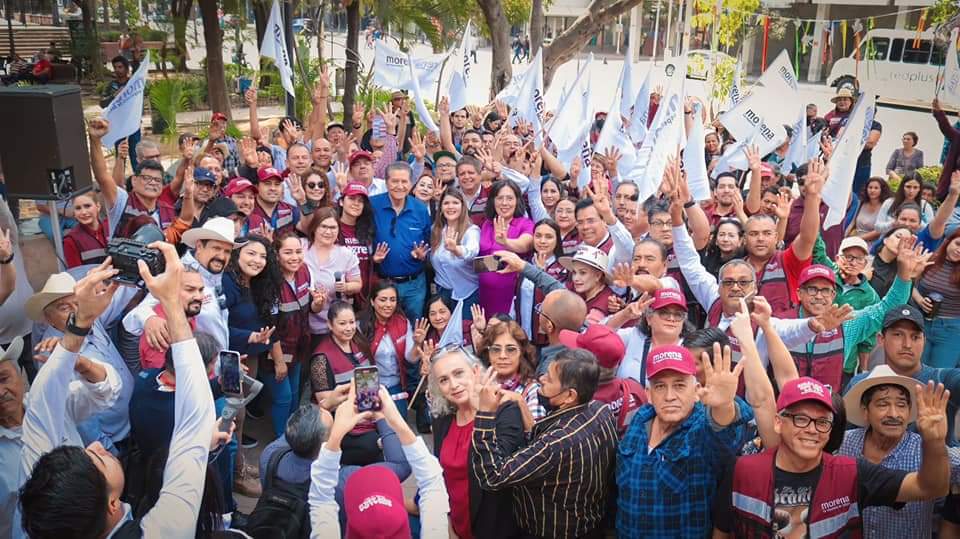 Morena permanece y continúa tomando las plazas públicas para informar sobre la Reforma Electoral