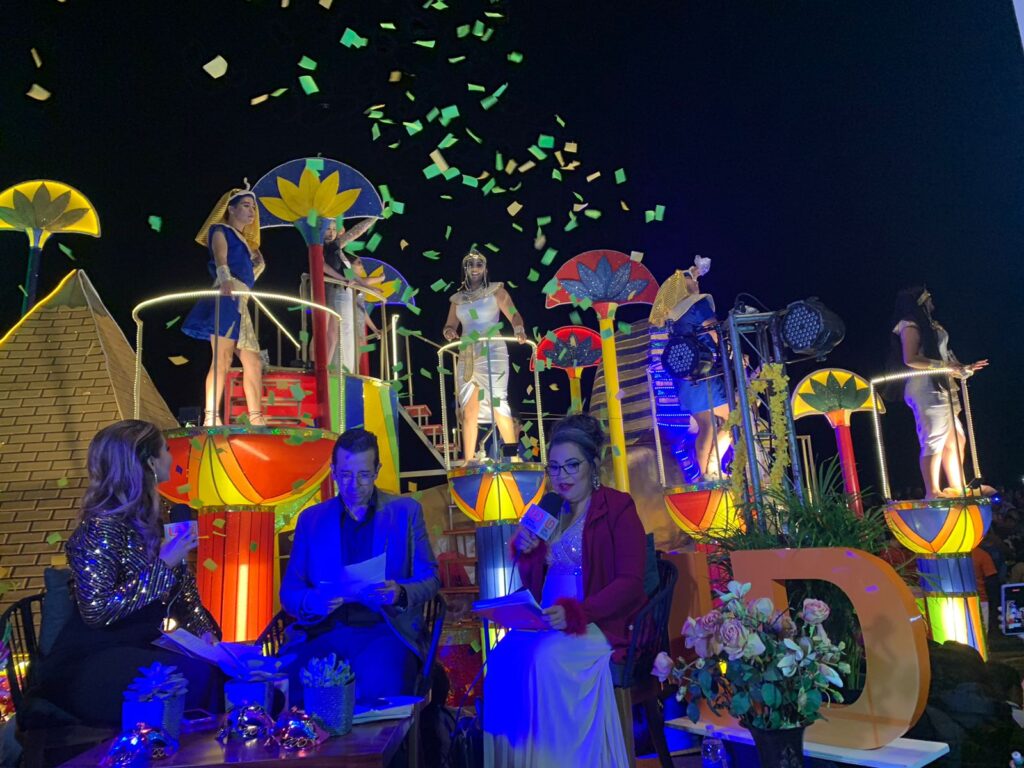 Regala Primer Desfile de Carros Alegóricos júbilo y magia a miles en el malecón