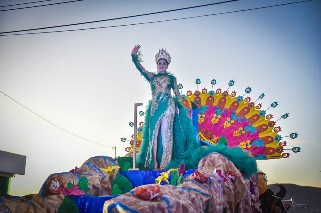 ¡Con un super ambiente! Culmina Carnaval de Topolobampo 2023 “Reino de las Aves”