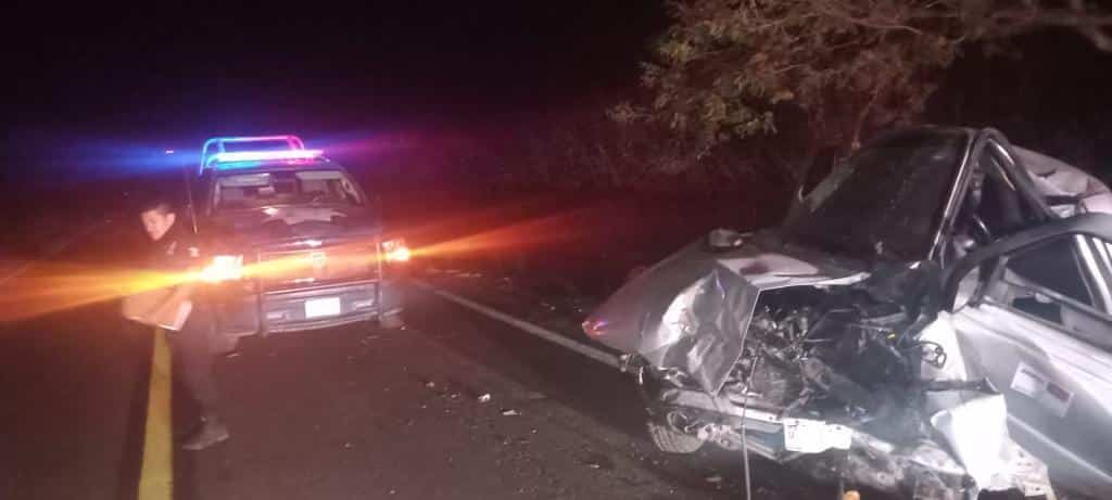 Trágico carreterazo: Mueren dos en choque de frente cerca de San Ignacio