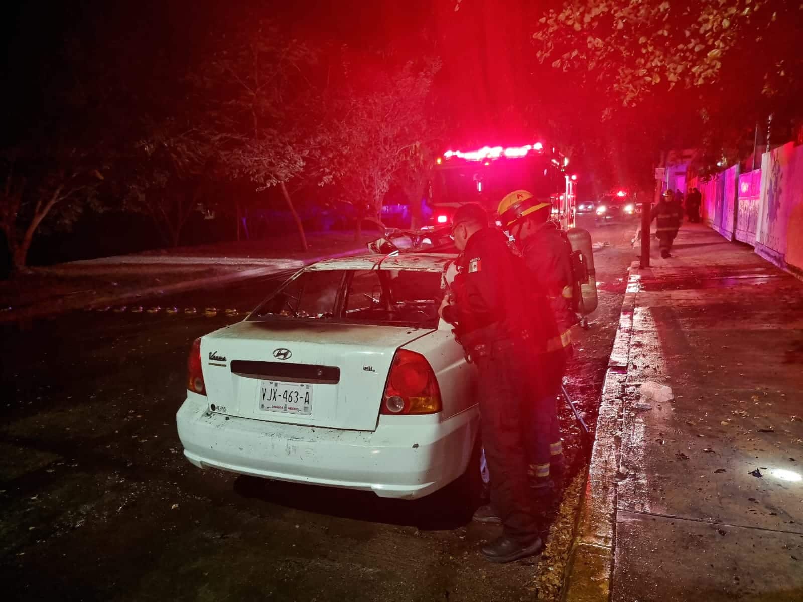 ¡Van tres! Queman otro vehículo en la Genaro Estrada, Culiacán