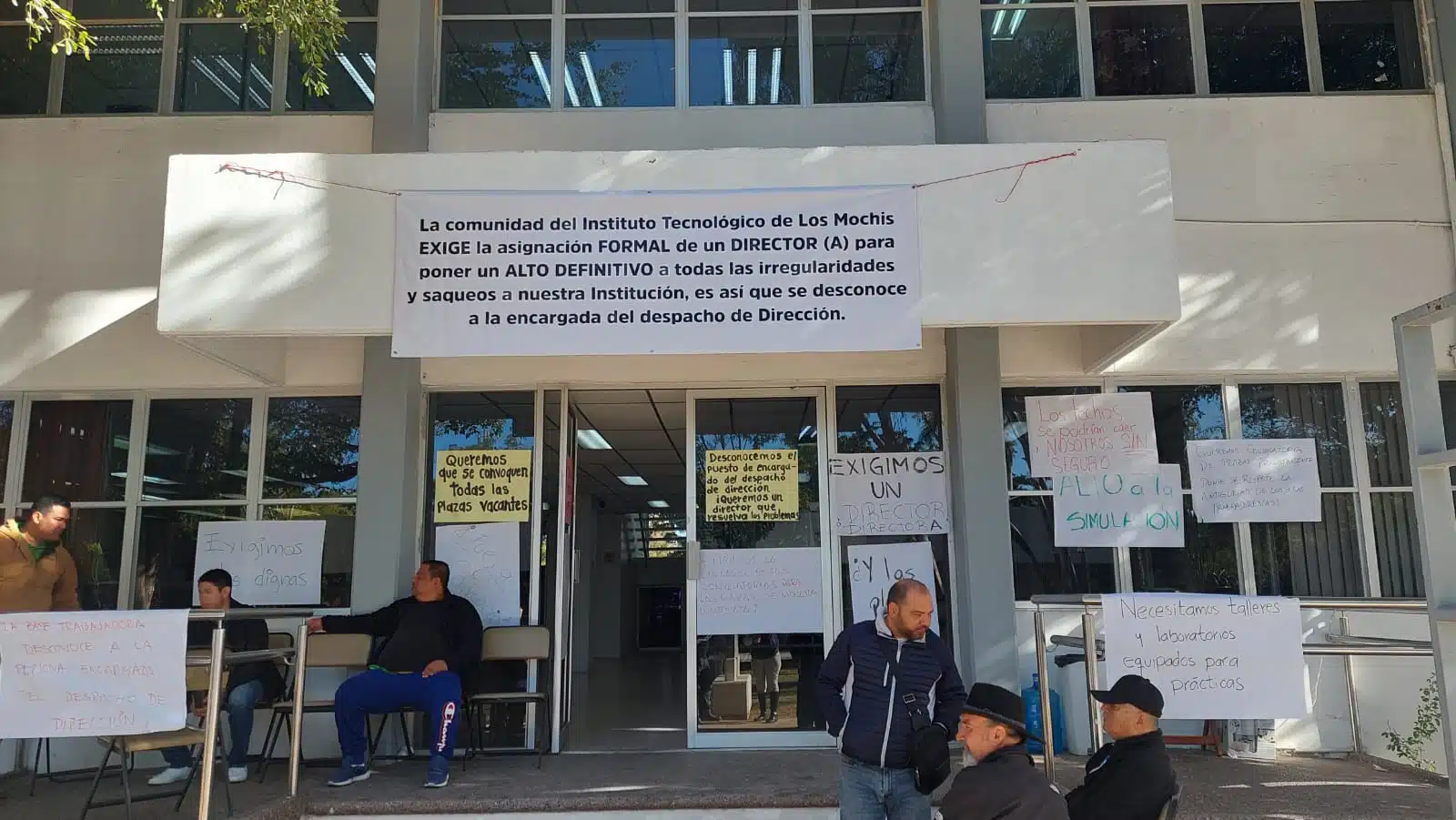¡Protestan! Estudiantes del Tec de Los Mochis denuncian que no hacen prácticas por falta de equipos 