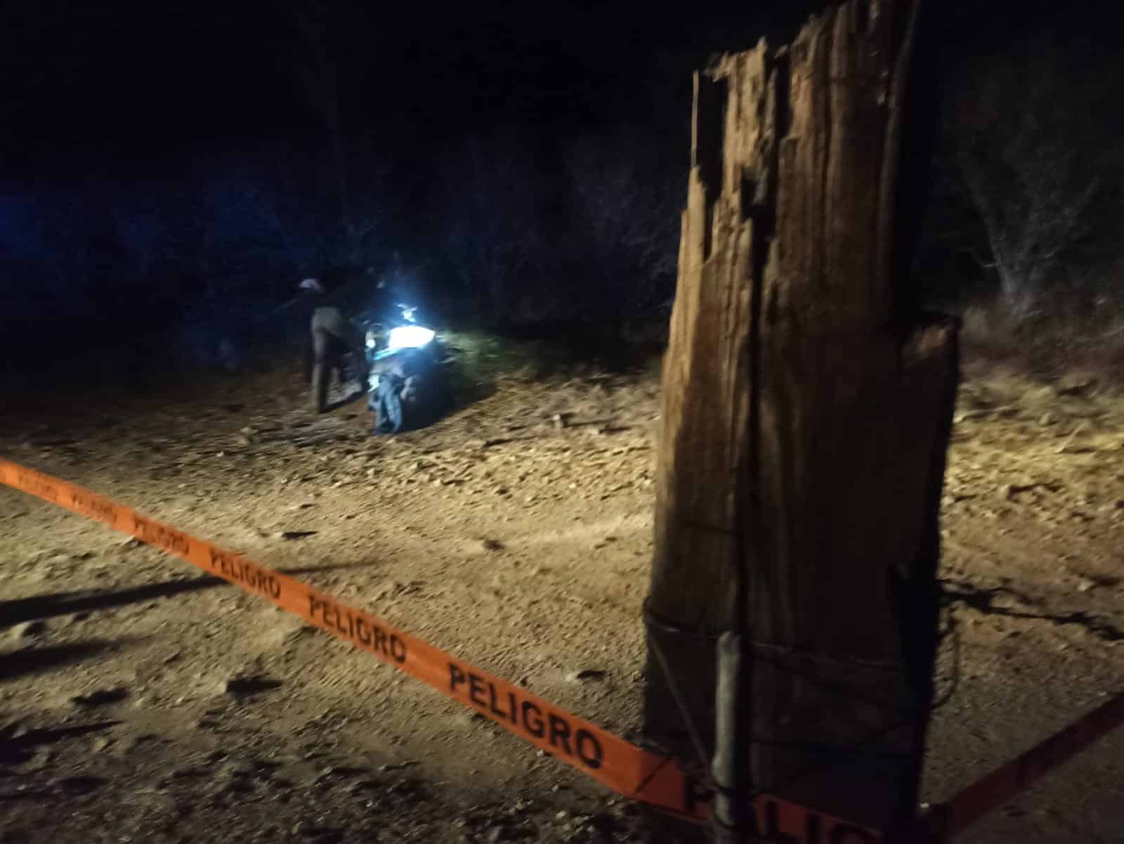 Una cartulina clavada con un puñal en la espalda; así localizaron un cuerpo en Salvador Alvarado