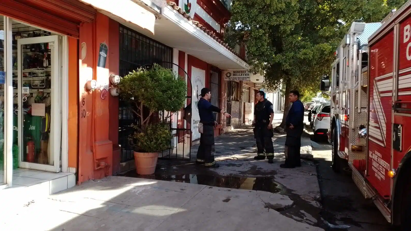 ¡Todos afuera! Desalojan restaurante de Culiacán tras conato de incendio 