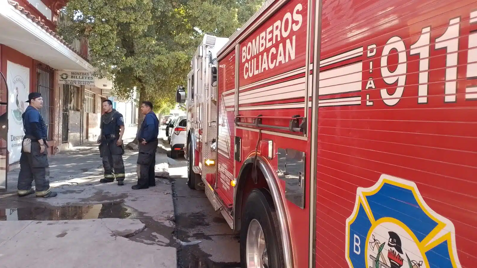¡Todos afuera! Desalojan restaurante de Culiacán tras conato de incendio