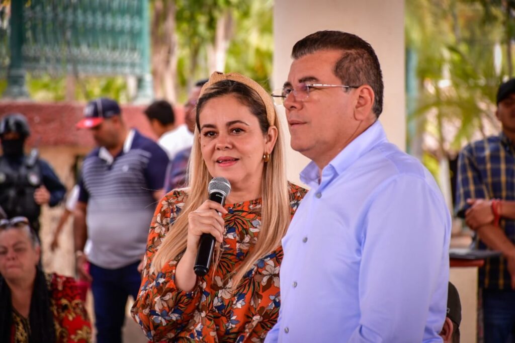 Visita Edgar González comunidades de la zona rural; le piden hasta un camión para estudiantes de prepa