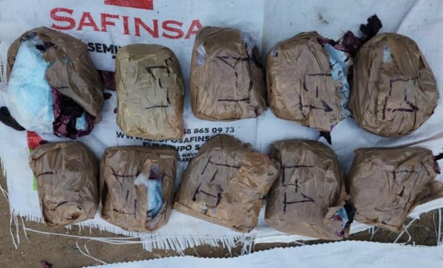 Aseguran tráiler cargado con droga en Sinaloa; llevaba 3 mil pastillas de fentanilo, metanfetamina y cocaína