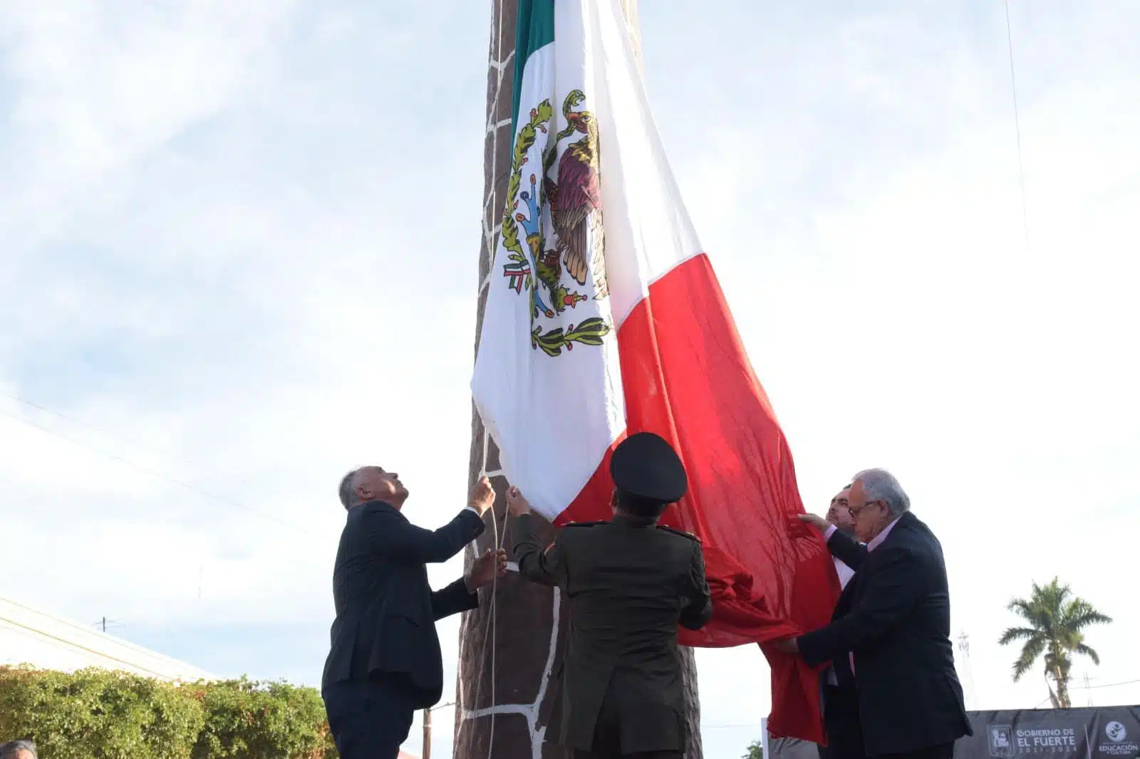 “Un símbolo de identidad nacional”: En El Fuerte conmemoran el Día de la Bandera de México