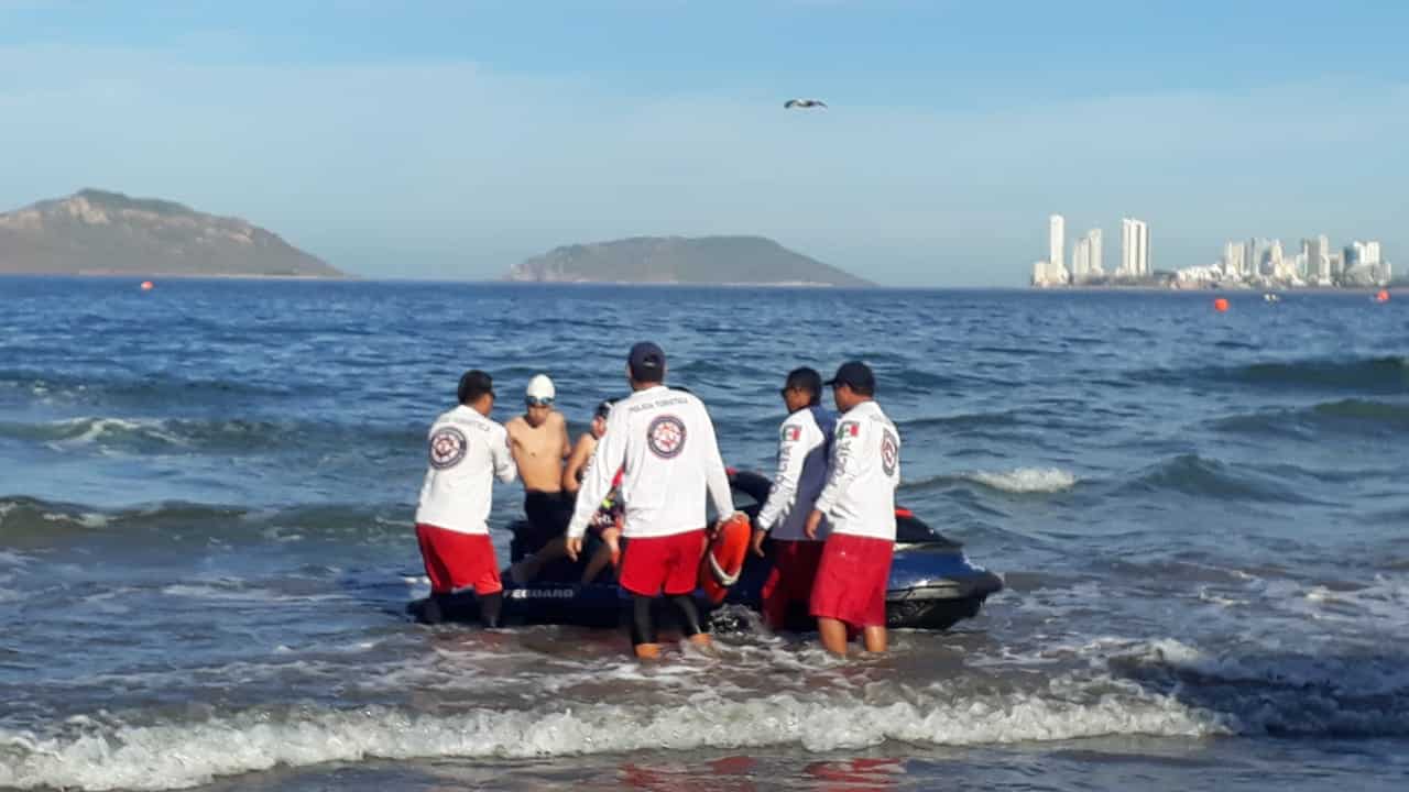 ¡Rescates y peleas! Tiene Policía Acuática de Mazatlán un domingo bien ajetreado