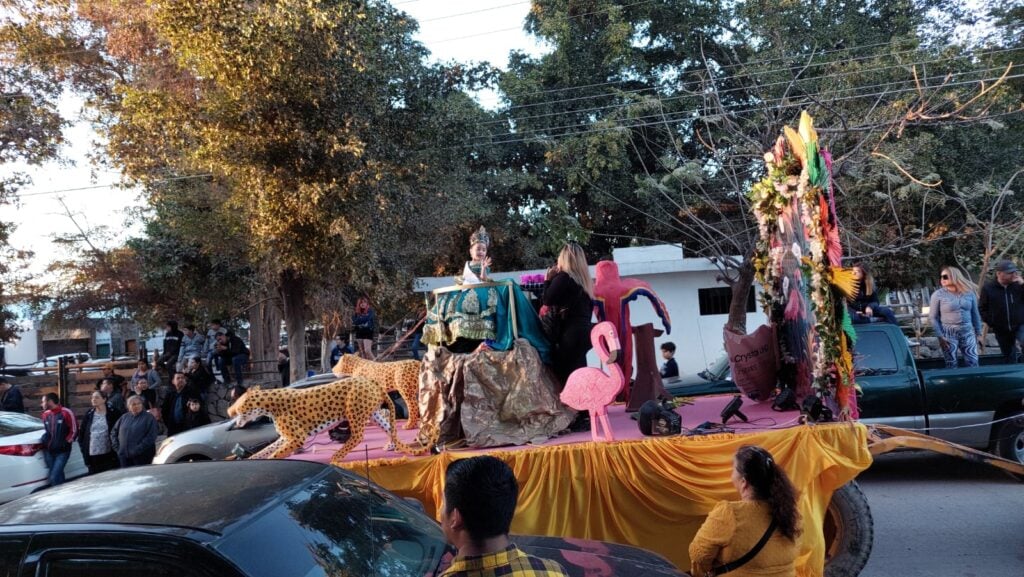 Centenares de familias disfrutaron el cierre del carnaval de San Miguel Zapotitlán