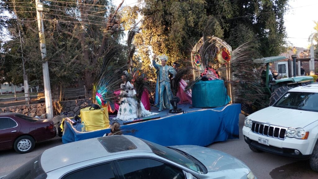 Centenares de familias disfrutaron el cierre del carnaval de San Miguel Zapotitlán