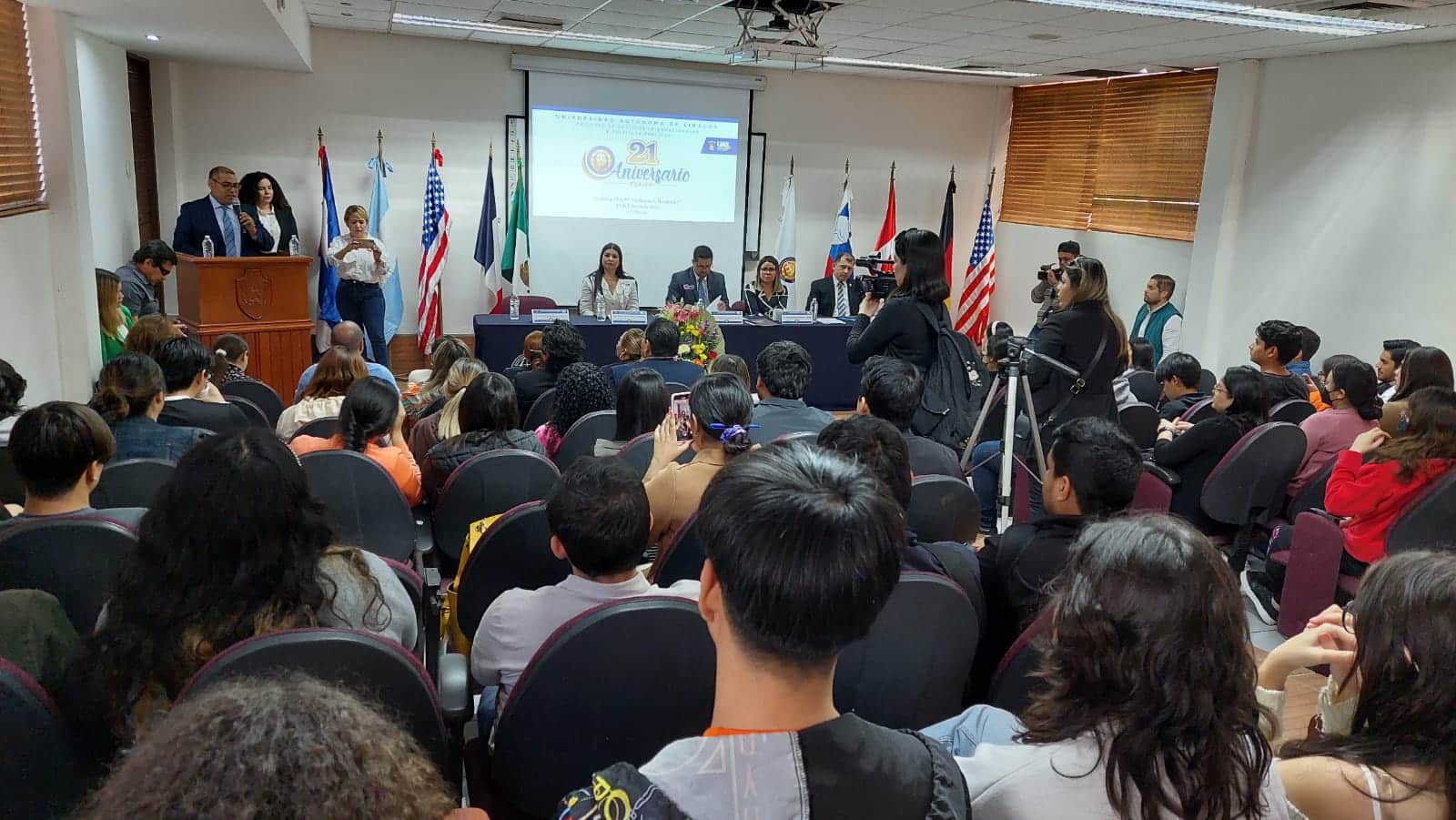 Reconoce la UAS a Marco Antonio y Diana Sofía como ganadores del “Primer Concurso de Ensayo”
