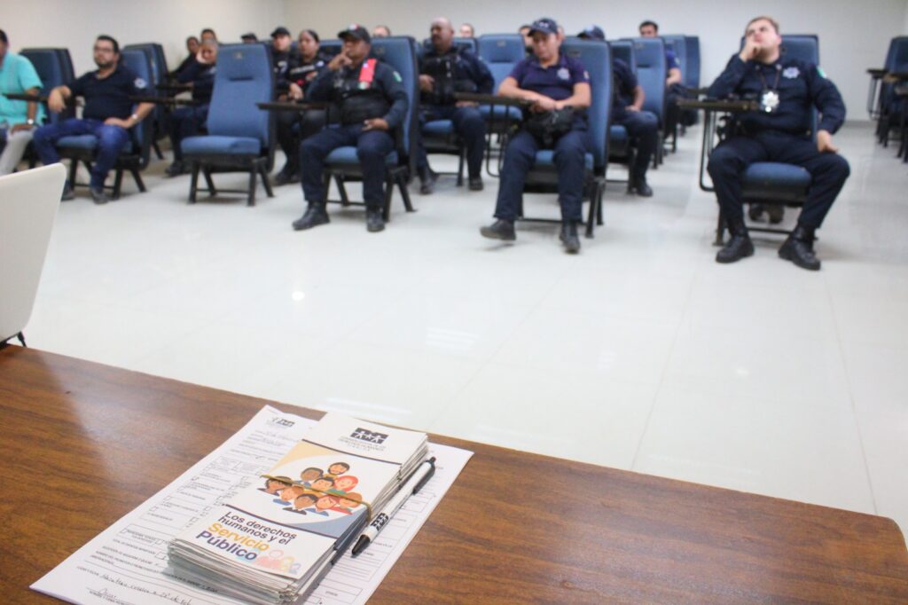 ¡Por el respeto a la sociedad! Capacita CNDH sobre derechos humanos a los policías de Mazatlán