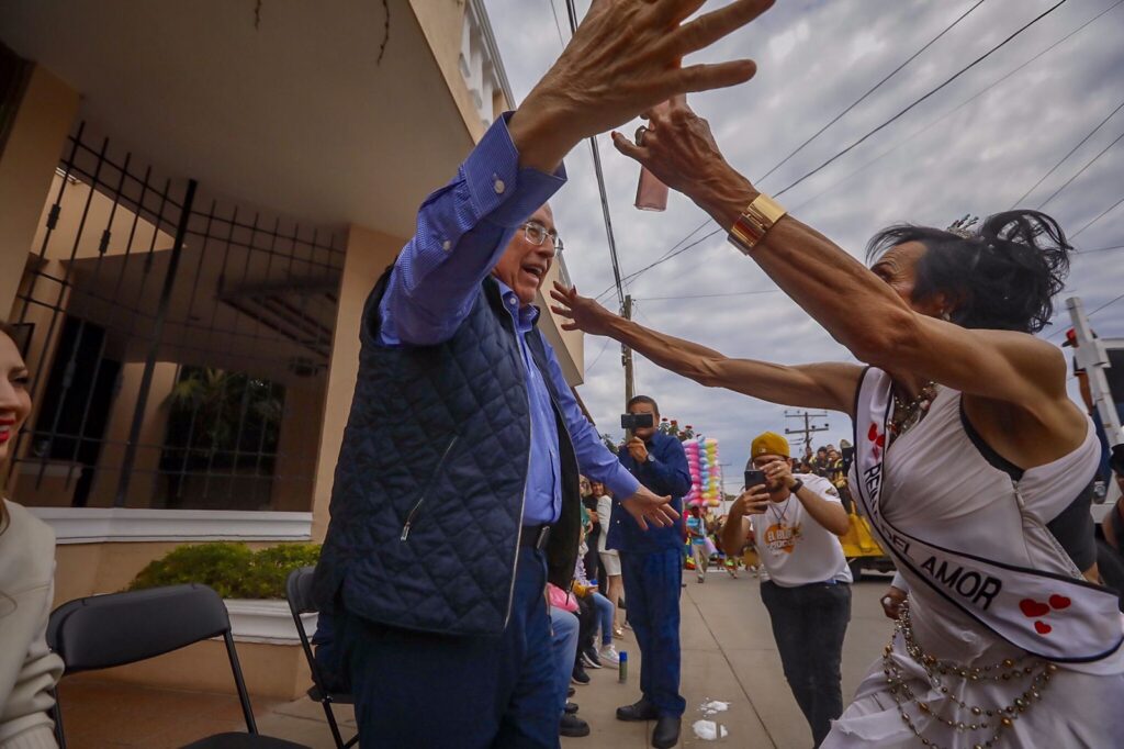 ¡Disfrutó de la fiesta! Rocha Moya acude al último día del Carnaval de Mocorito