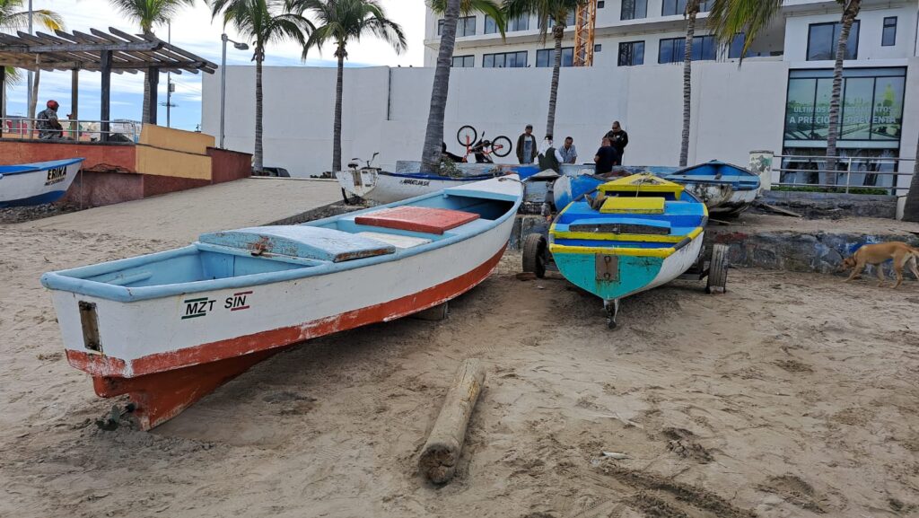 botes-Playa Norte-en-Mazatlán
