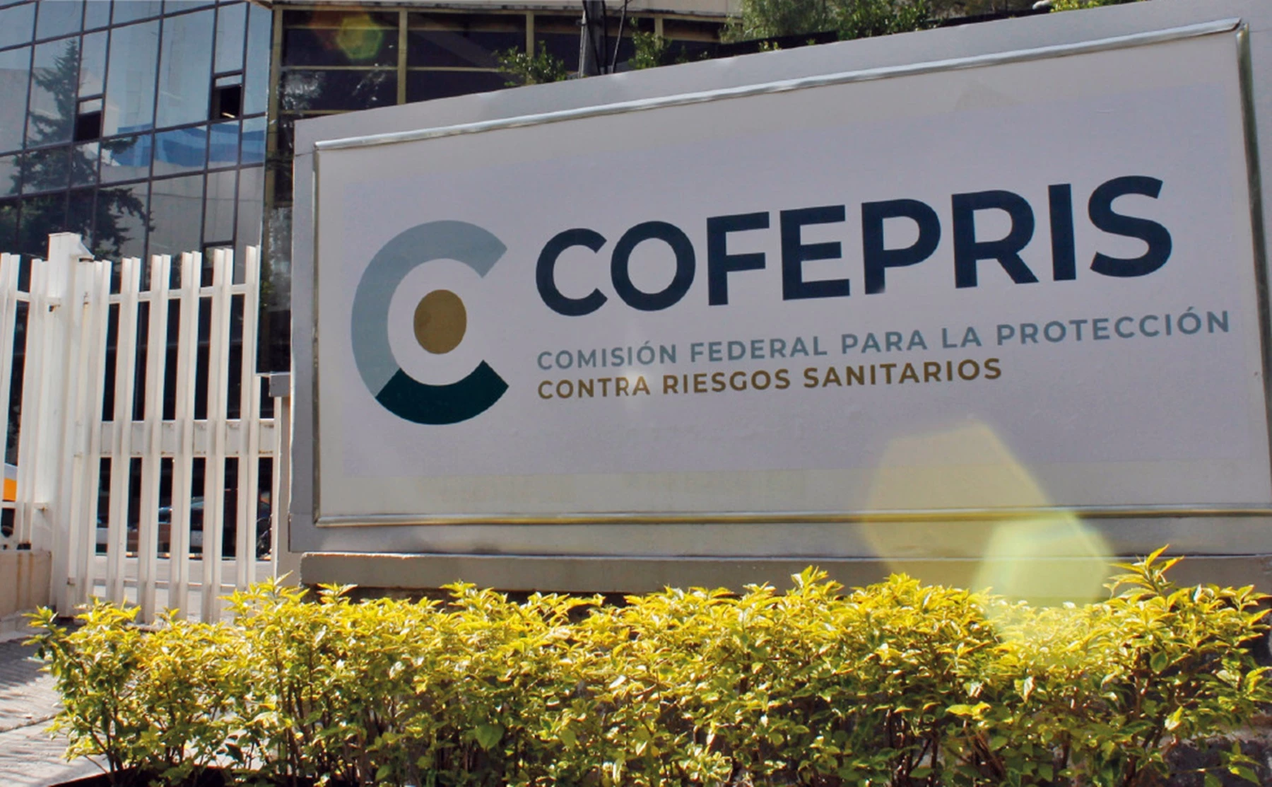 Cofepris destituye a 11 funcionarios por presuntos delitos de corrupción