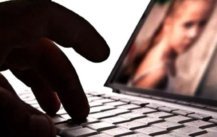 detenido por pornografía infantil
