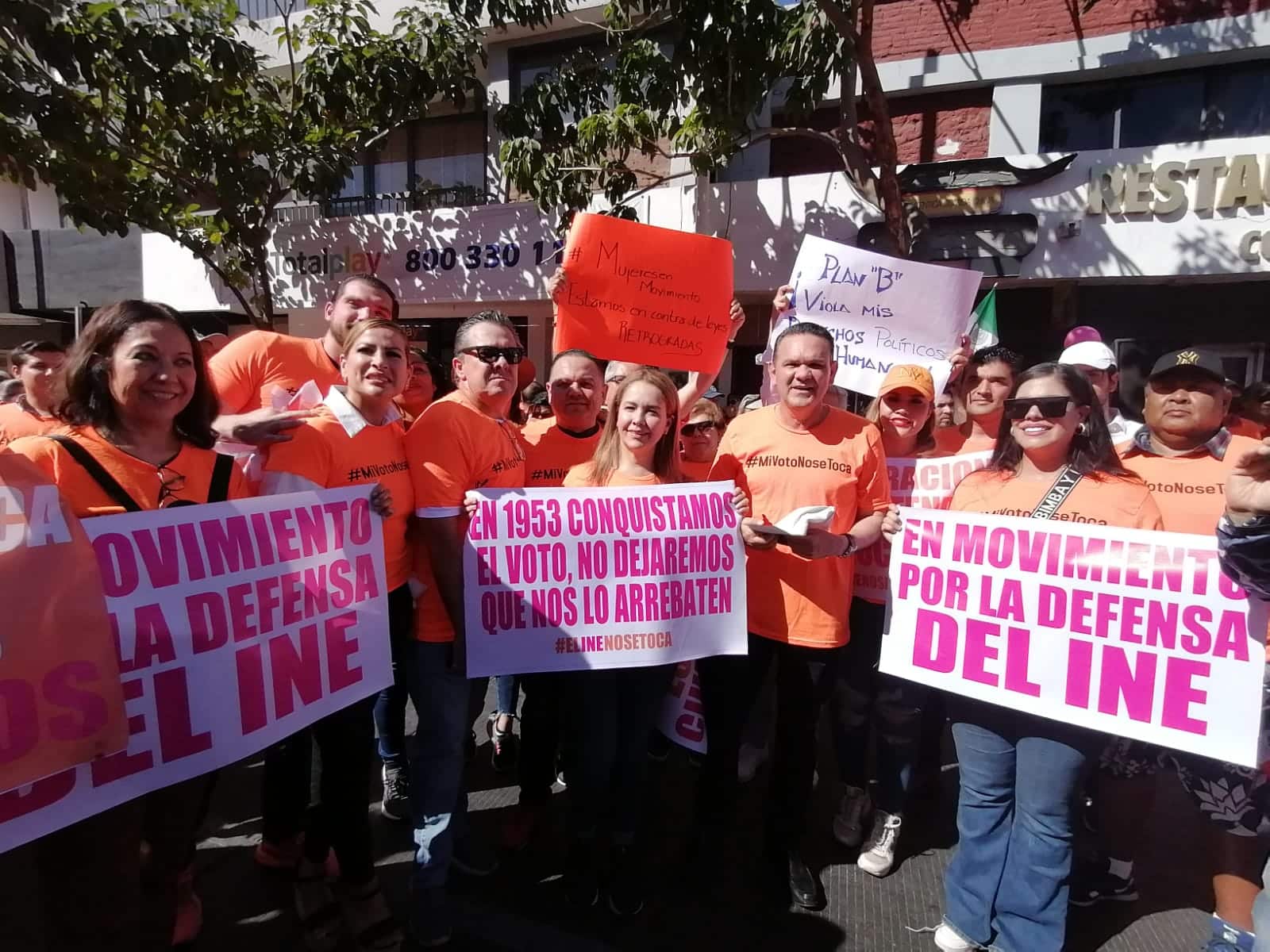 pancartas-marcha-ine-culiacan