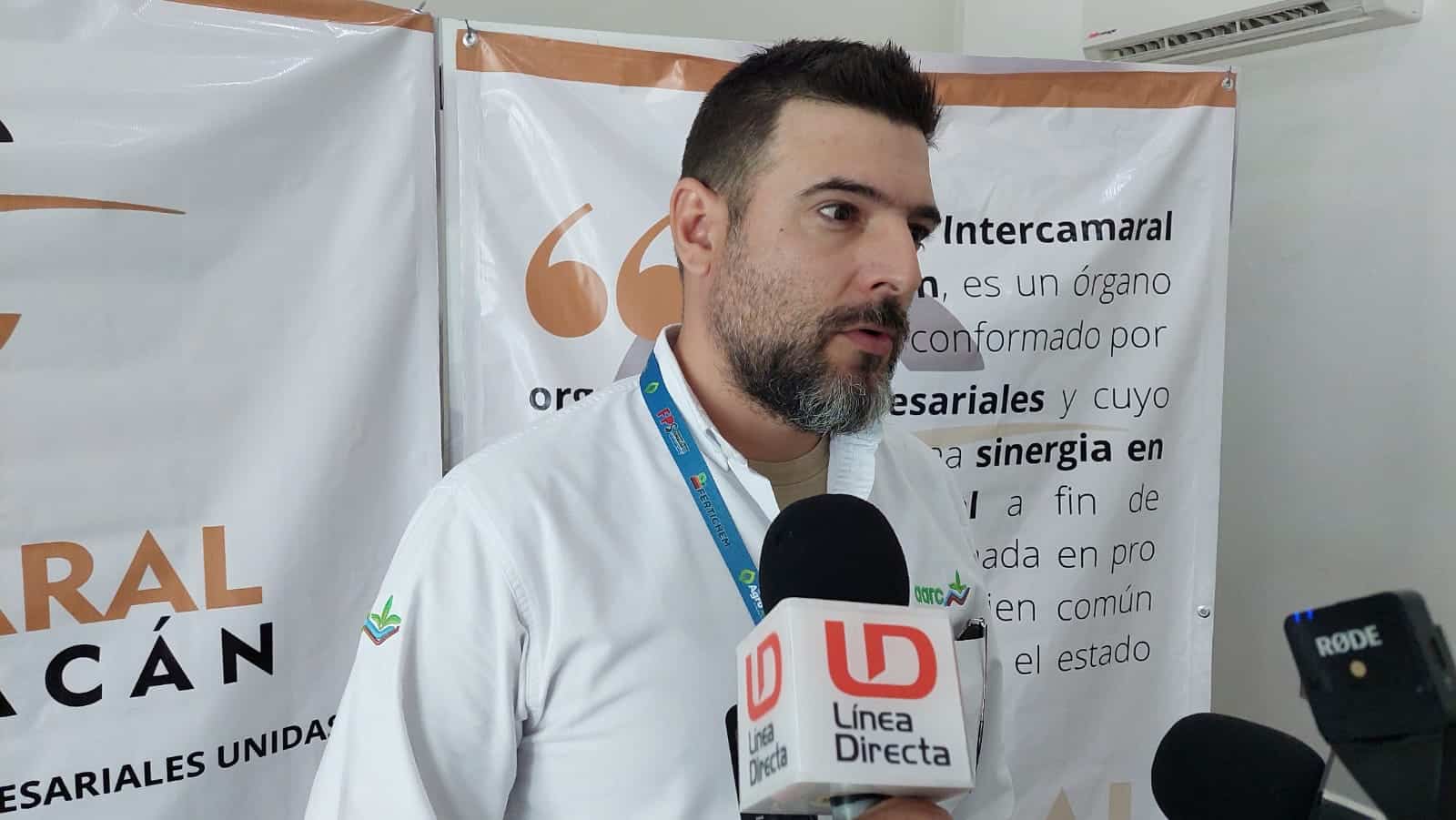 secretario Víctor Villalobos