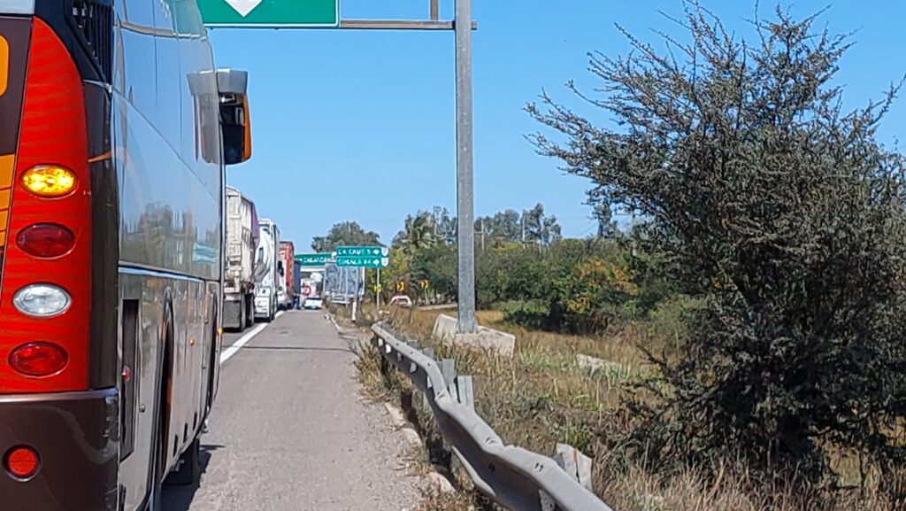 Autopista Mazatlán-Culiacán cerrada
