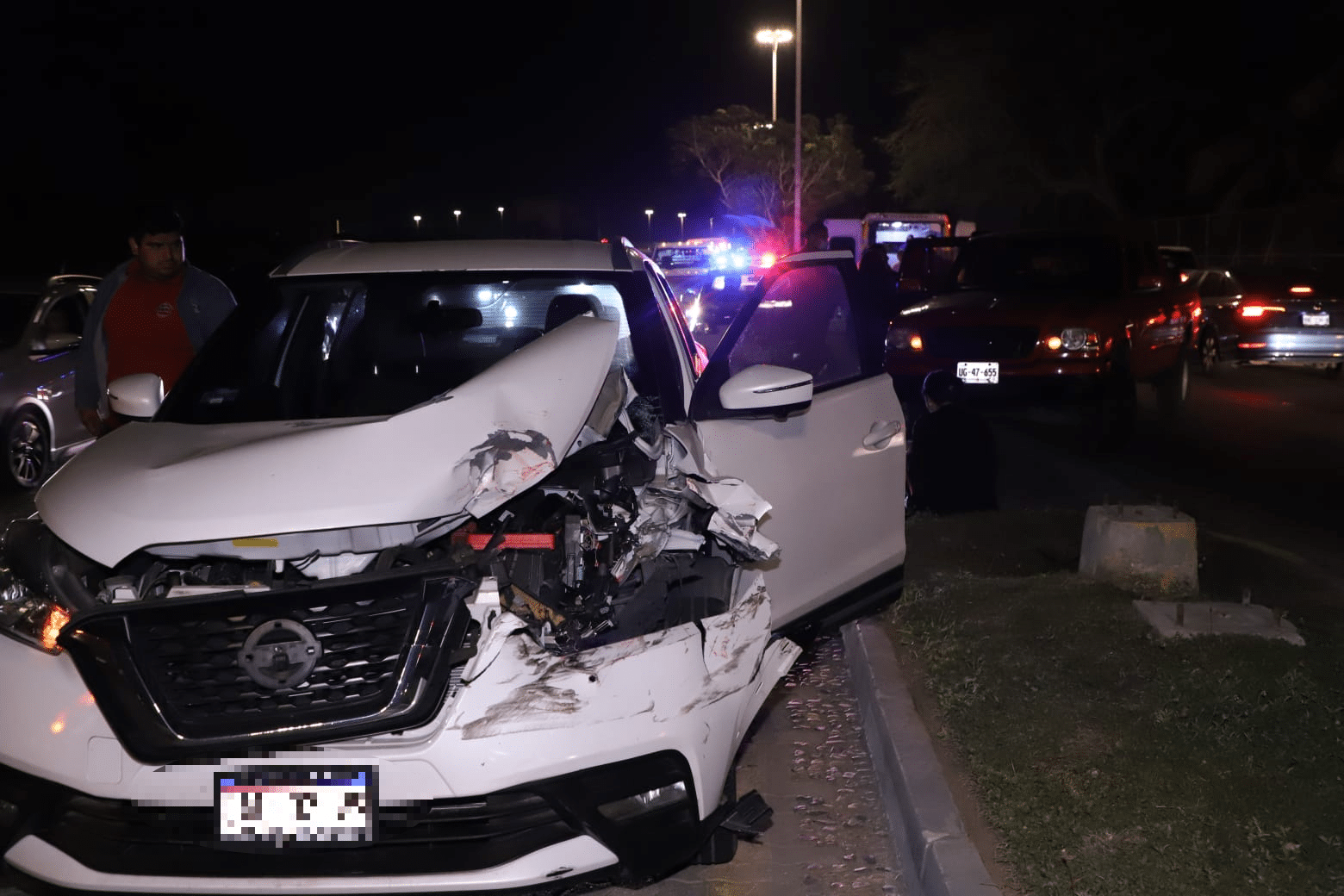 Carambola entre tres vehículos deja cuatro personas lesionadas en Mazatlán