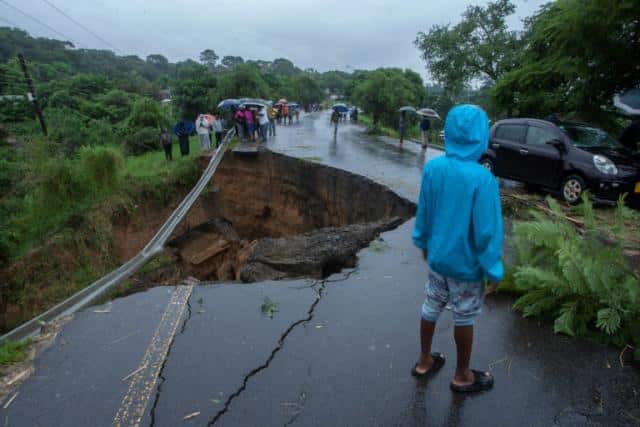 Al menos 56 muertos tras paso del ciclón Freddy por África .