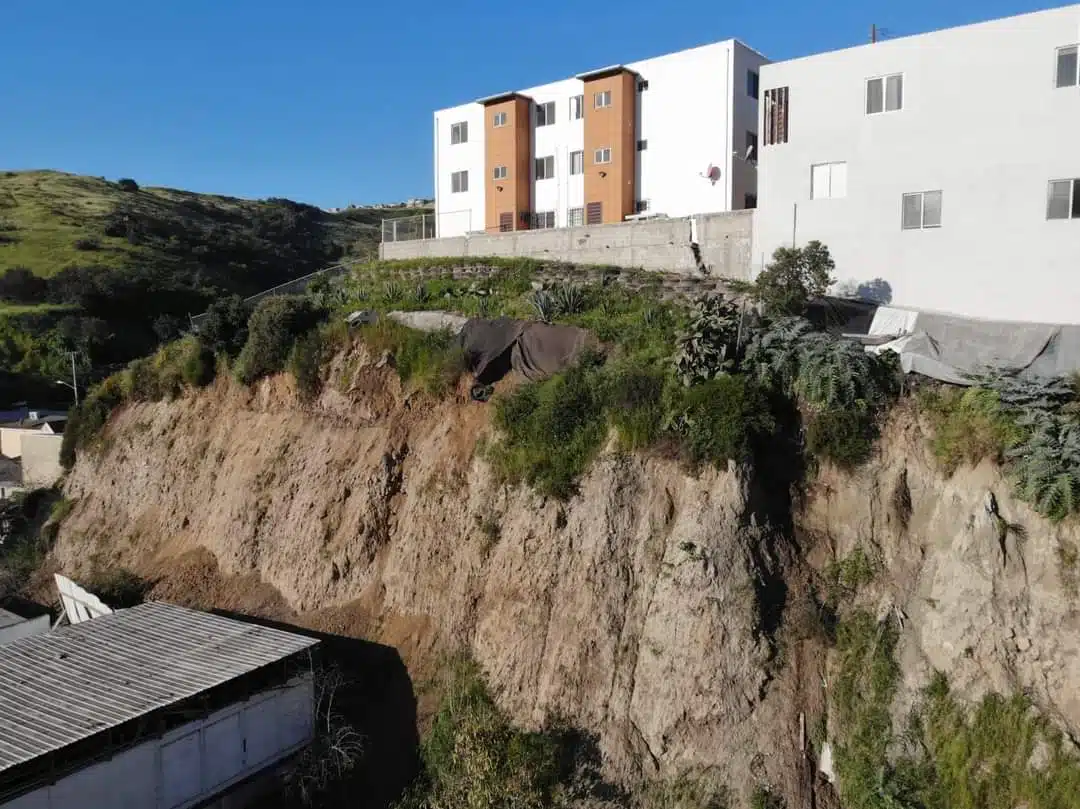 Anuncian declaratoria de emergencias por recientes derrumbes en Tijuana