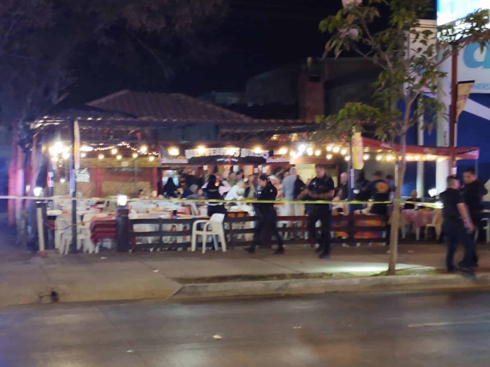 Edgar sufre atentado a balazos en una taquería de Mazatlán