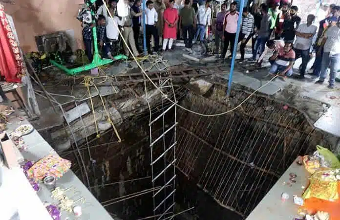 Aumenta a 36 el número de víctimas tras colapso del piso de un templo en India