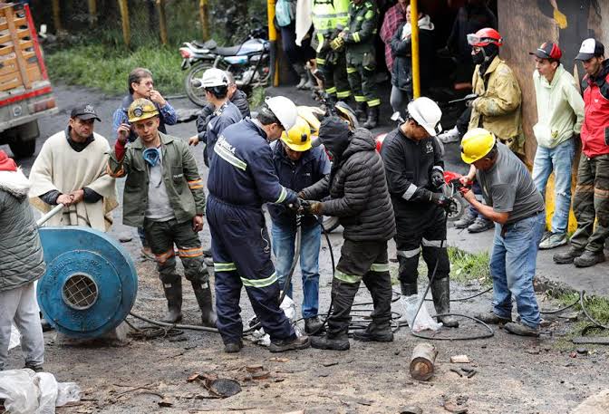 Aumentan las víctimas mortales tras explosión en mina de Colombia; ¡suman 21!