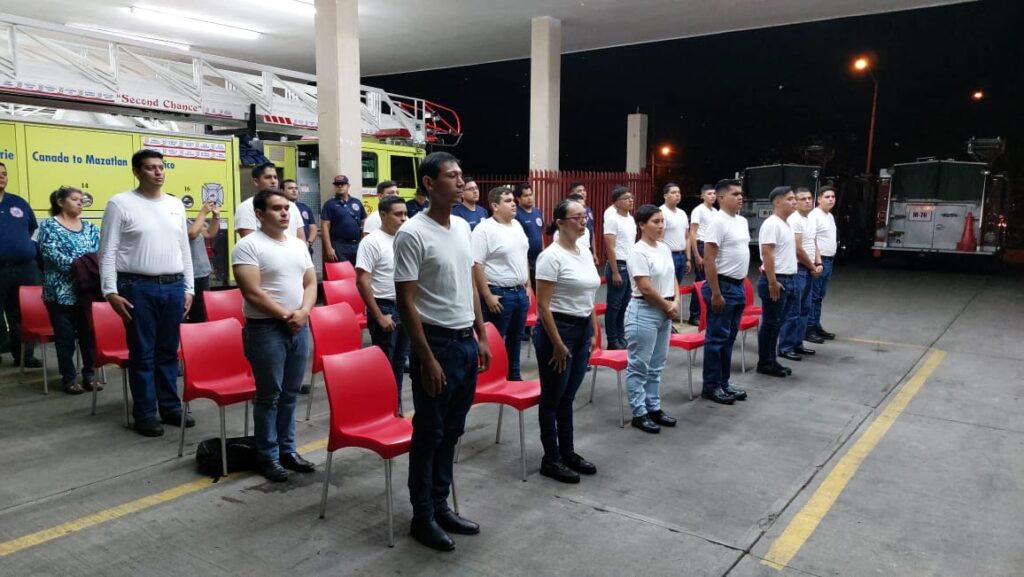 Buscan 17 jóvenes ser los próximos Bomberos de la ciudad de Mazatlán (2)