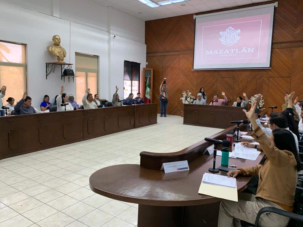 Cabildo de Mazatlán analiza la rehabilitación del Paseo de la Fama y el monumento a La Mujer