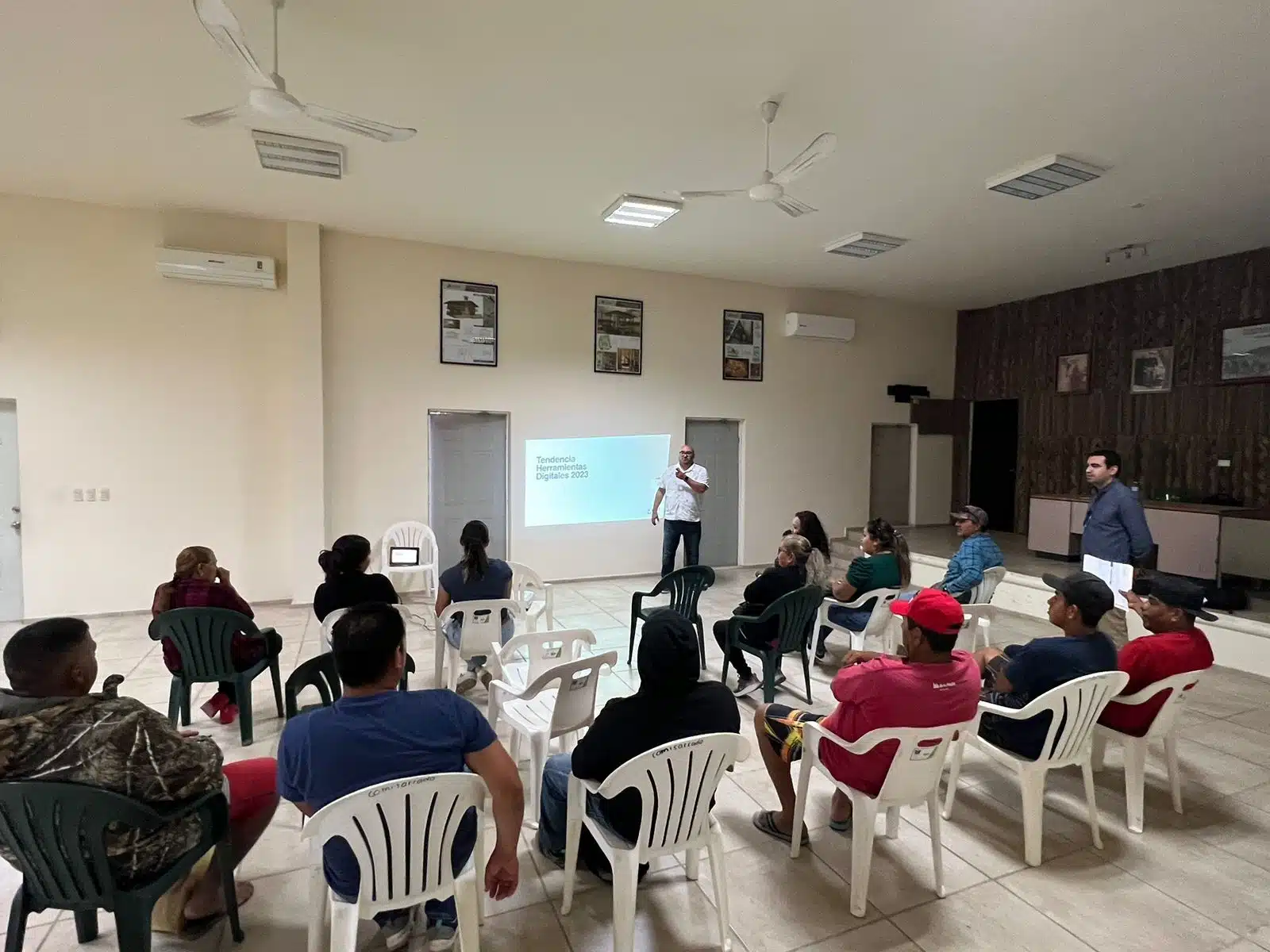 Capacitan a prestadores de servicios de la Isla de la Piedra en Mazatlán