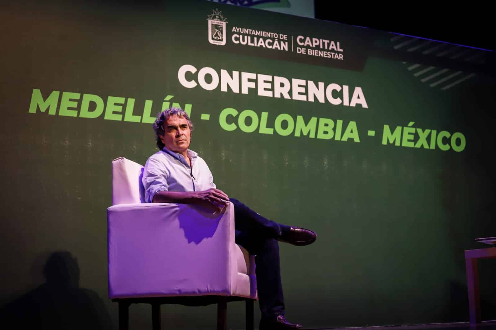 Conferencia de Sergio Fajardo Exalcalde de Medellín (1)