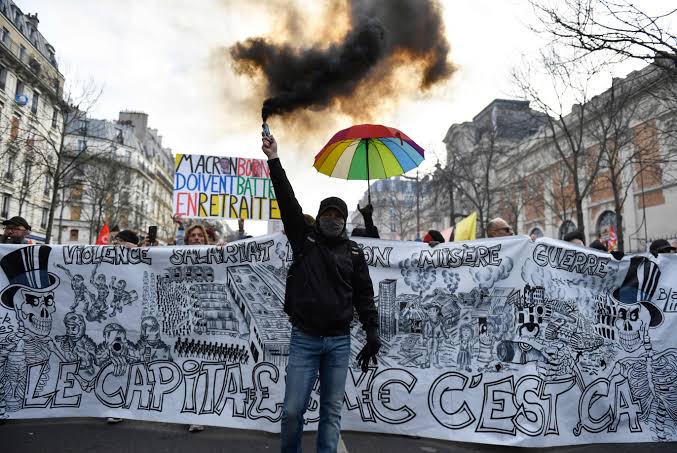 Continúan las protestas en París; hay 120 detenidos hasta ahora