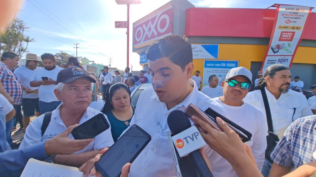 Da marcha atrás Semarnat en cobro doble en permisos a vendedores de playa en Mazatlán, Serna Valdés00