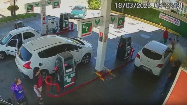 Despachador de gasolina le prende fuego a cliente en calles de Brasil