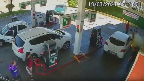 Despachador de gasolina le prende fuego a cliente en calles de Brasil
