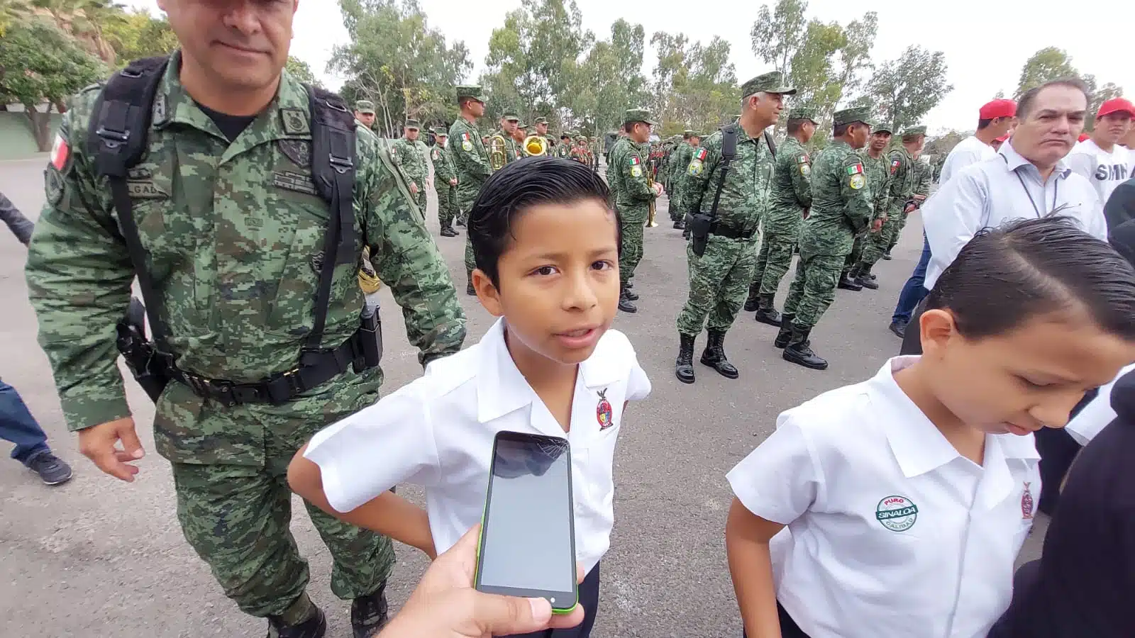 “Pueden hacer que se vuelvan violentos”. No den armas de juguete a los niños: Édgar Andrés