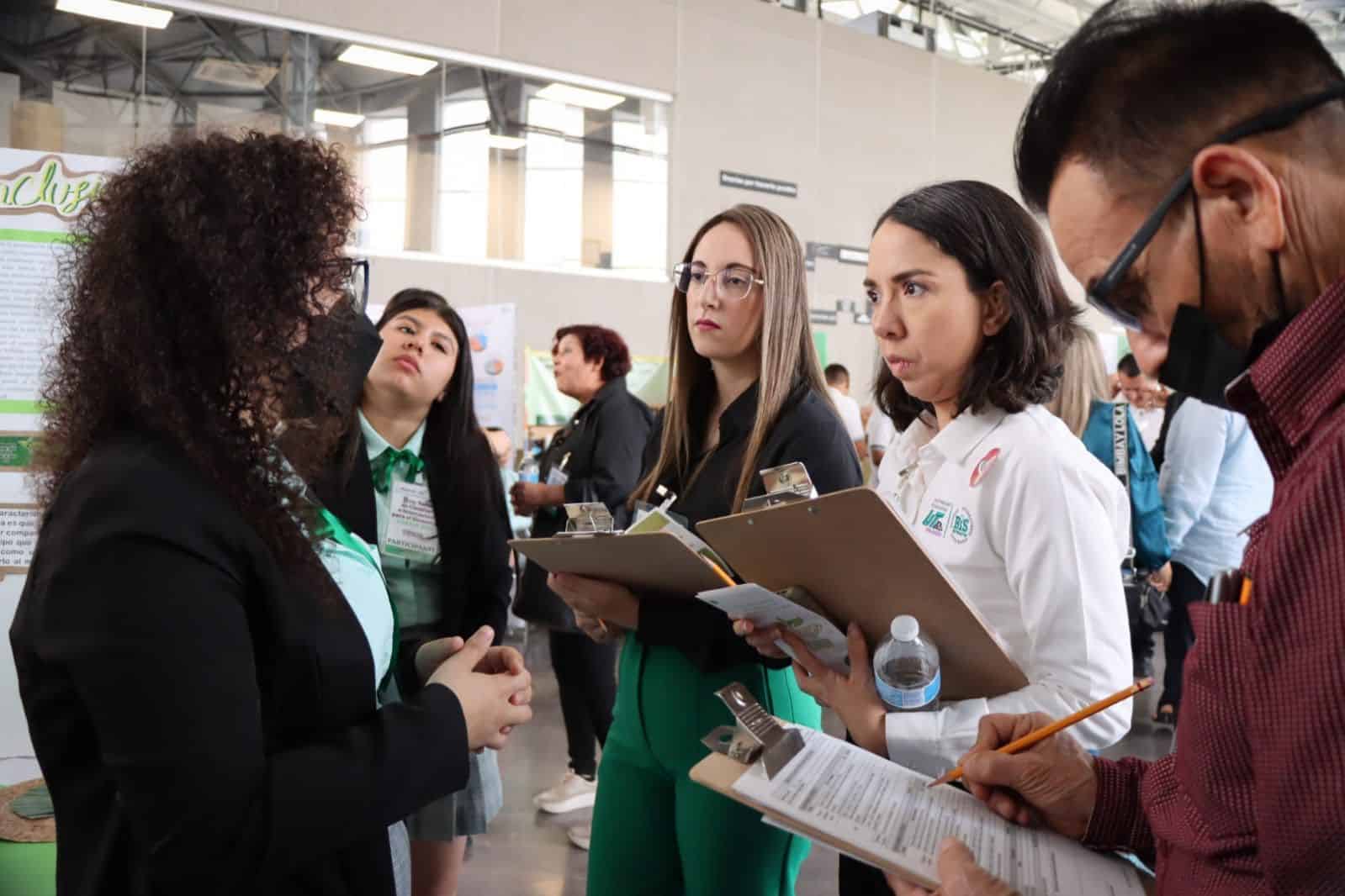 Exponen proyectos en la Feria de Ciencias e Innovación para el Bienestar Cobaes 2023