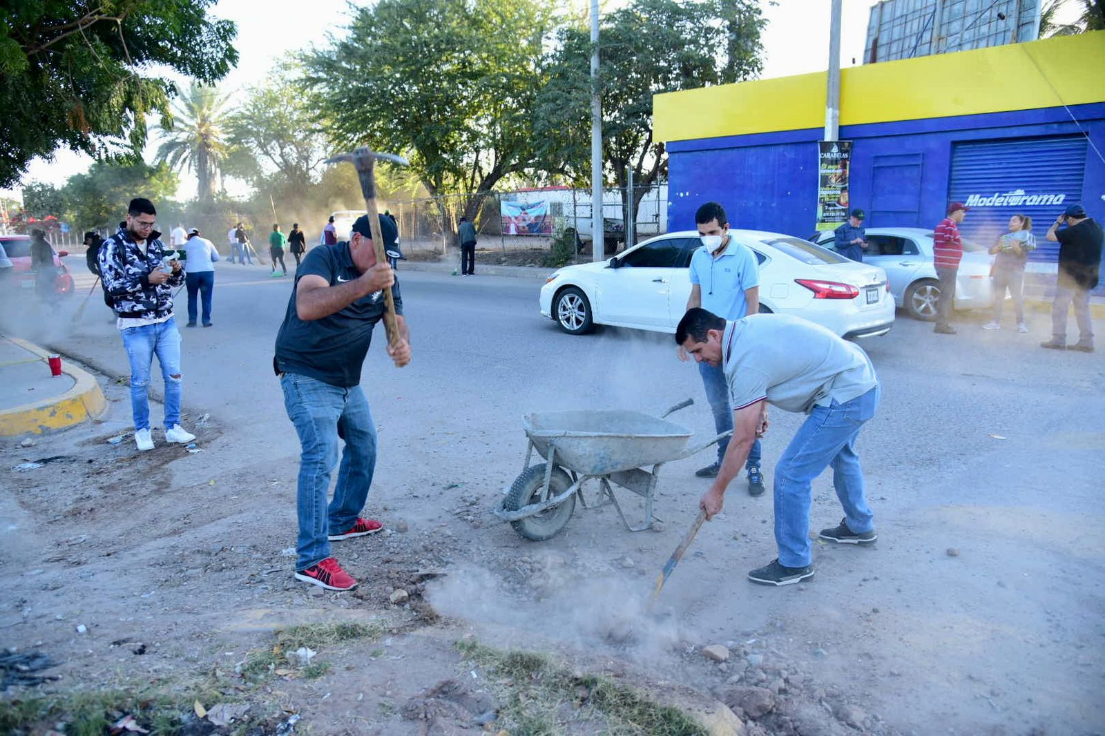 Hacen limpieza a fondo en Villa Benito Juárez en la víspera del Carnaval de esta sindicatura