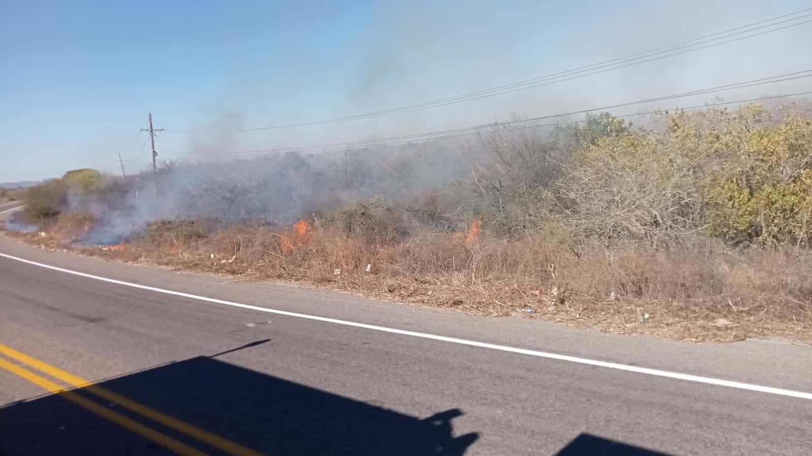 uerte incendio cerca del aeropuerto en Mazatlán afectó visibilidad de aviones