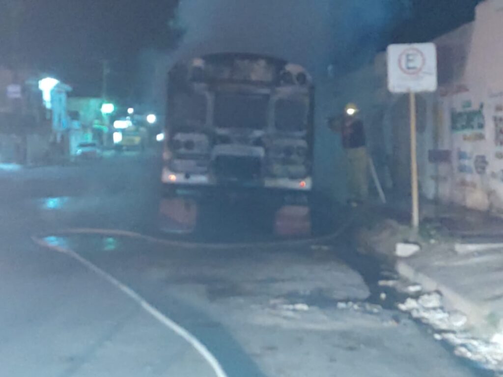 Incendio camión Juan José Ríos